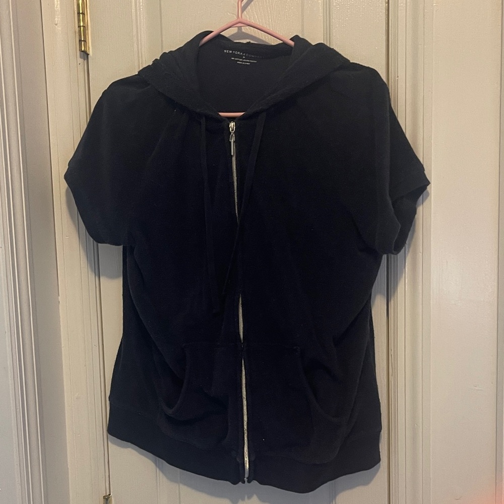navy Short-Sleeve Zip Hoodie with matching capri oants